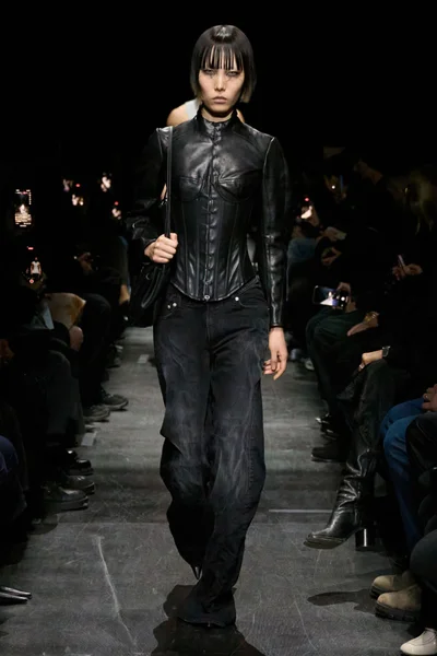 Look 32